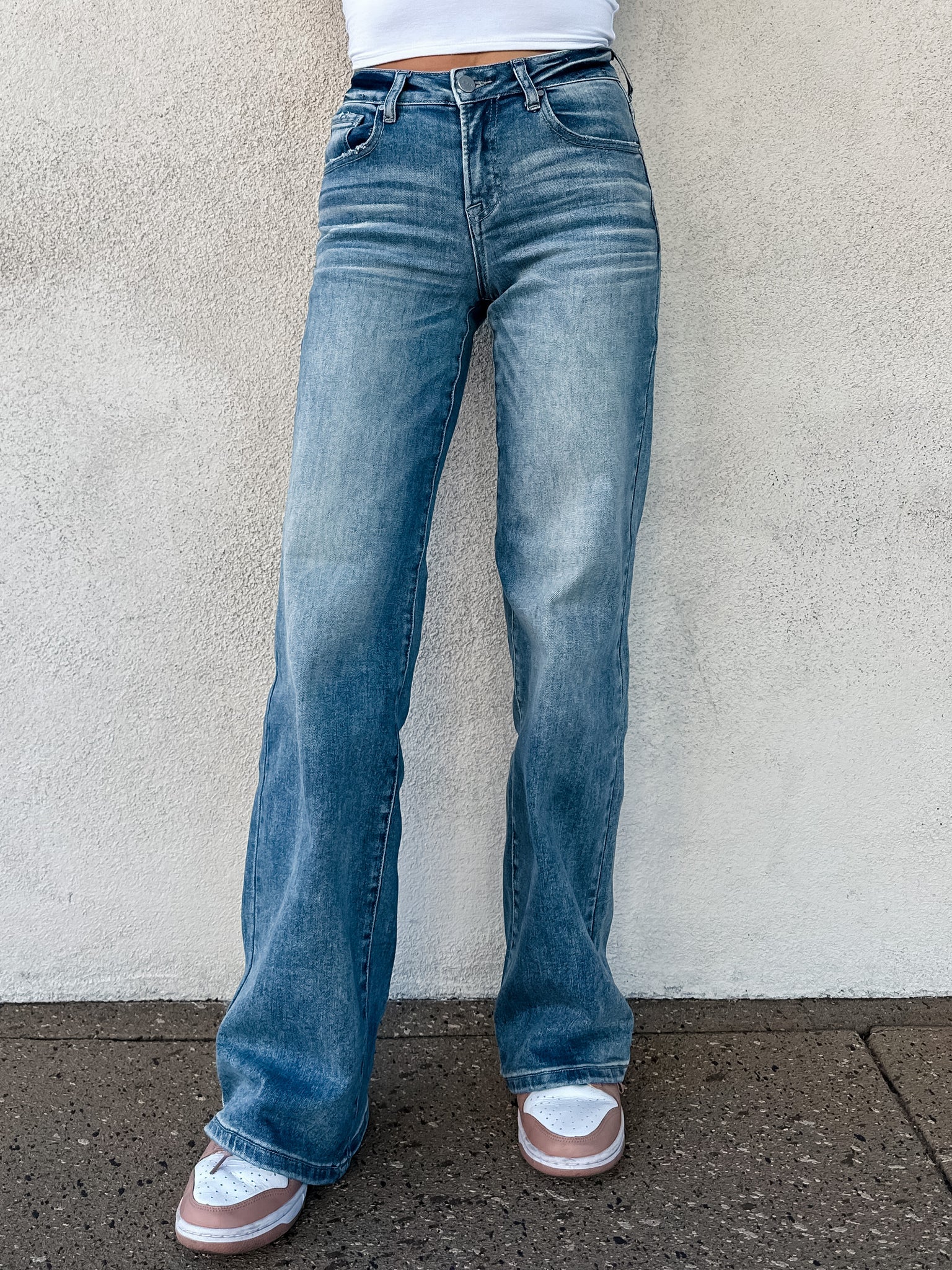Mid Rise Wide Leg Jeans - Medium Wash