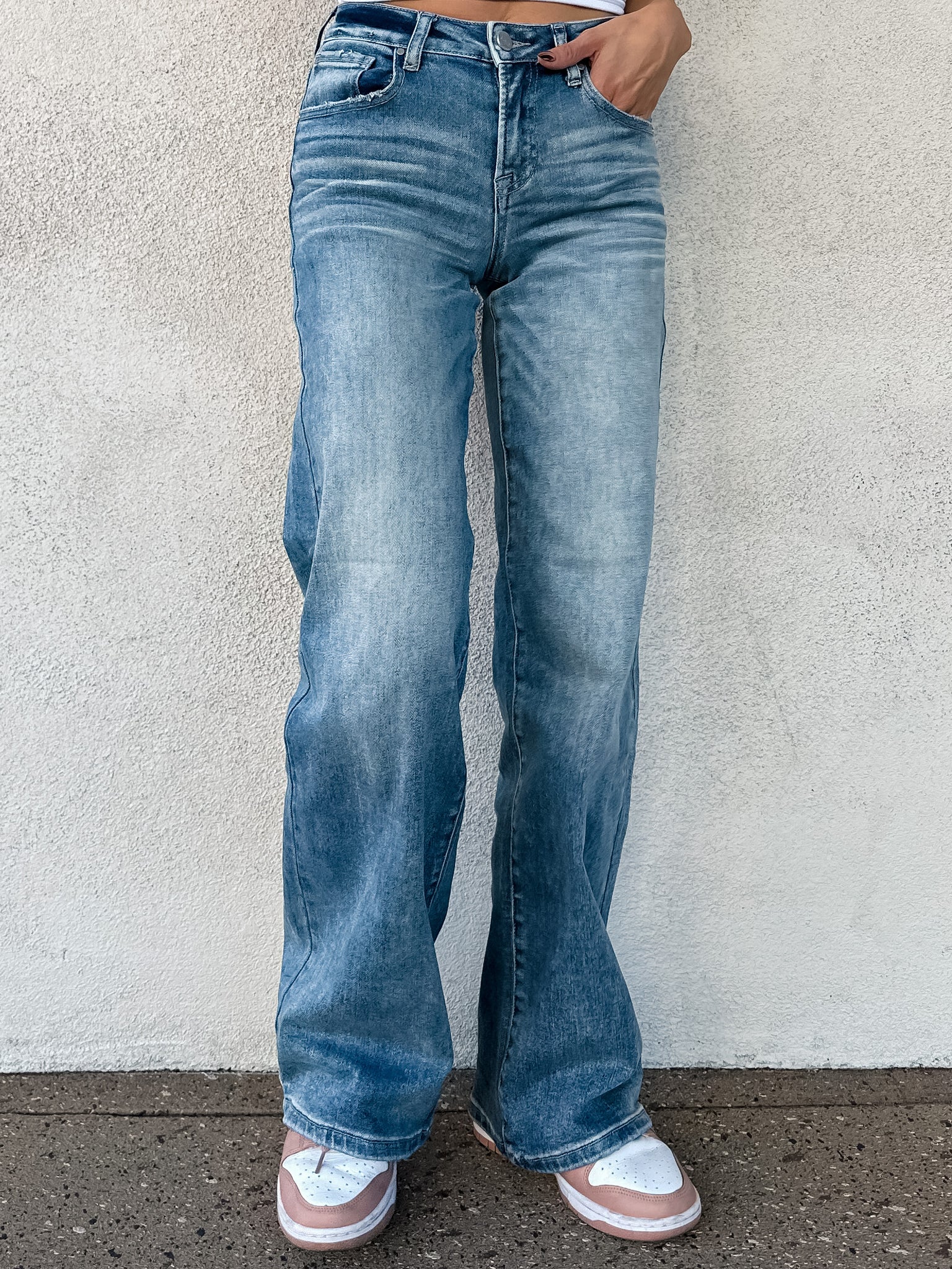 Mid Rise Wide Leg Jeans - Medium Wash